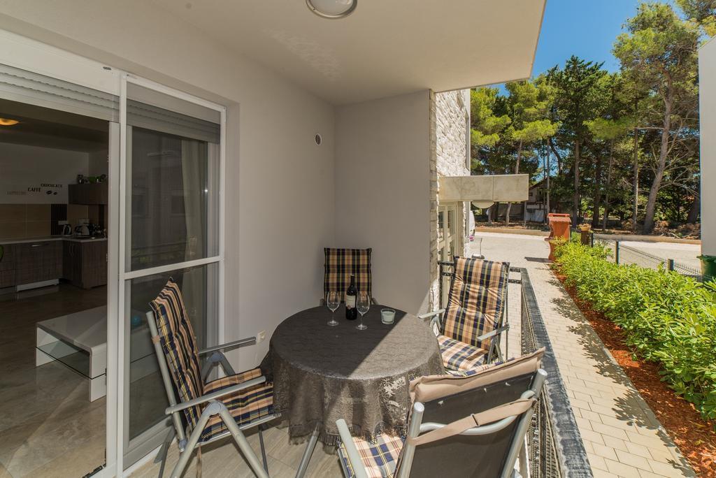 Apartments Boras Vir Exterior photo