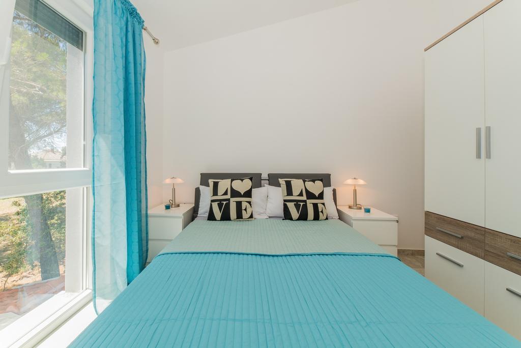 Apartments Boras Vir Exterior photo
