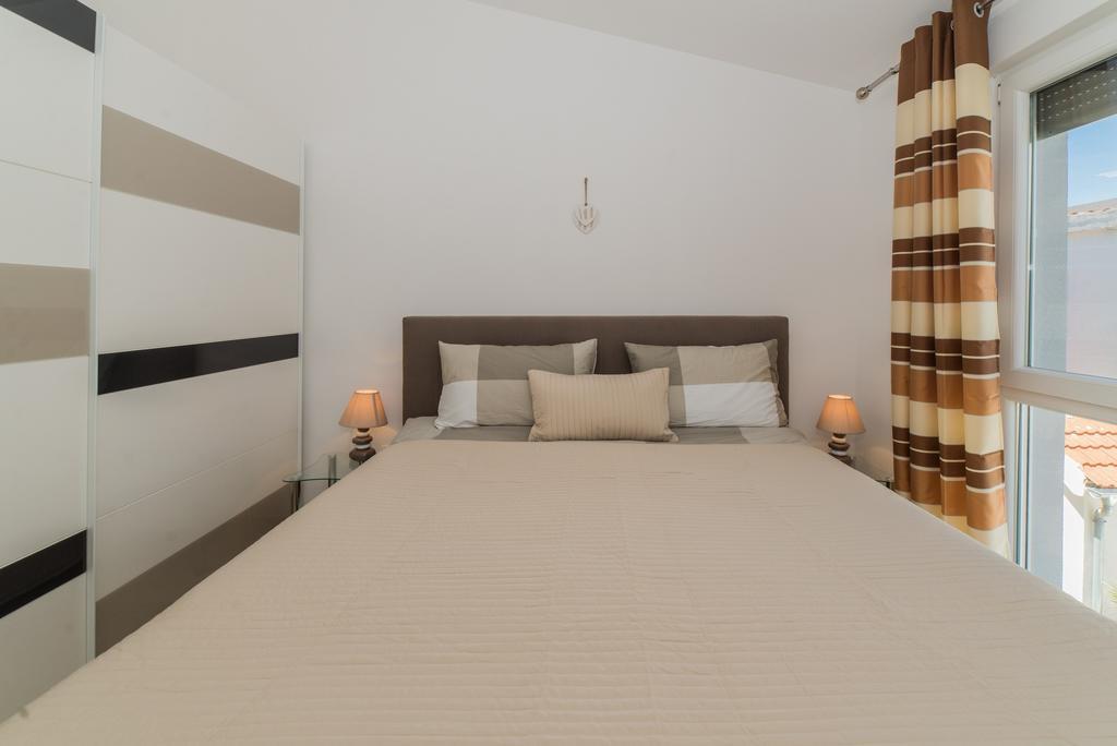 Apartments Boras Vir Exterior photo