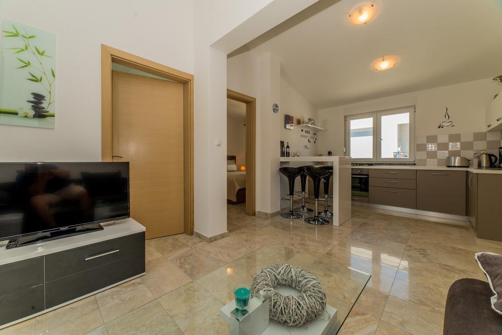 Apartments Boras Vir Exterior photo