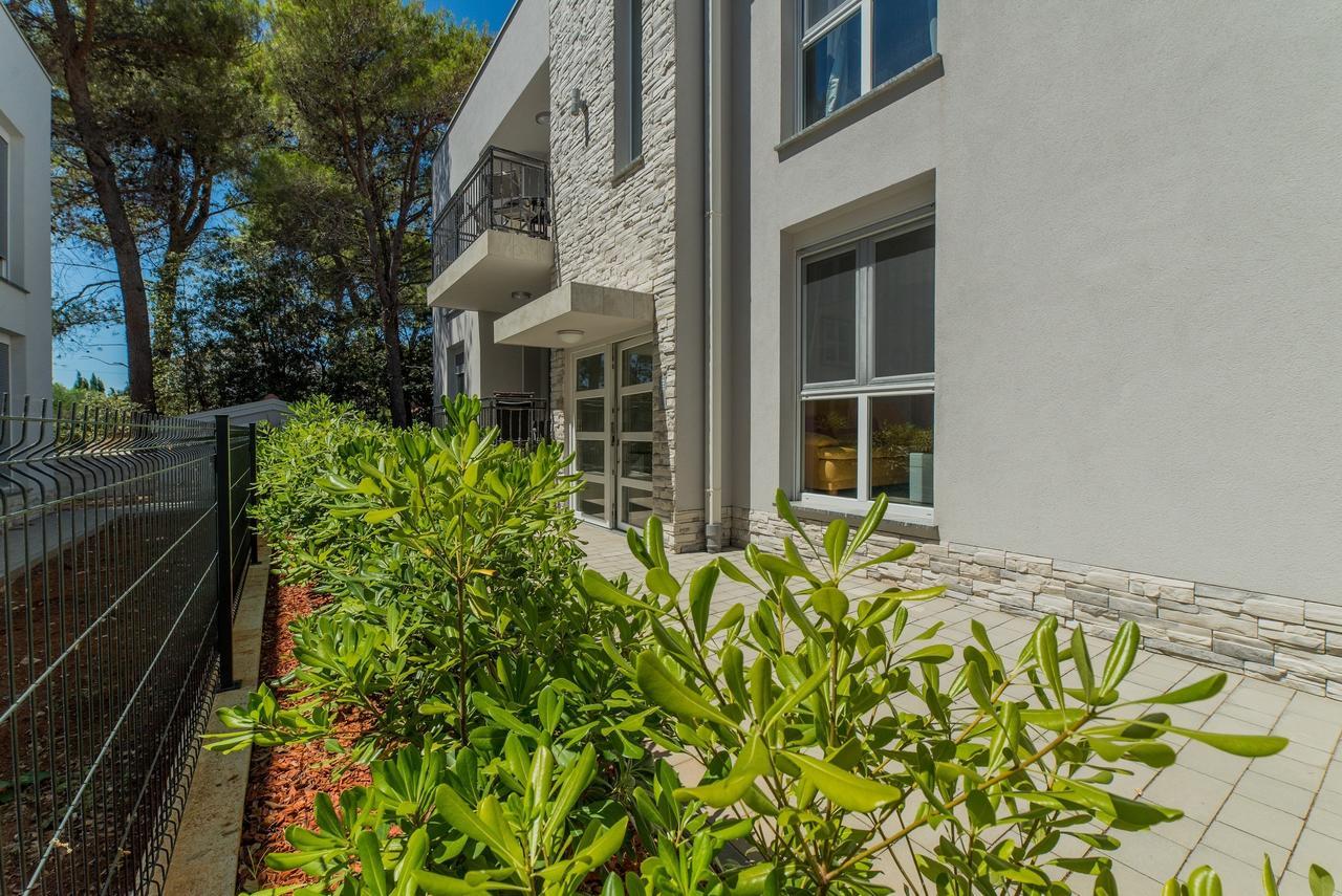 Apartments Boras Vir Exterior photo